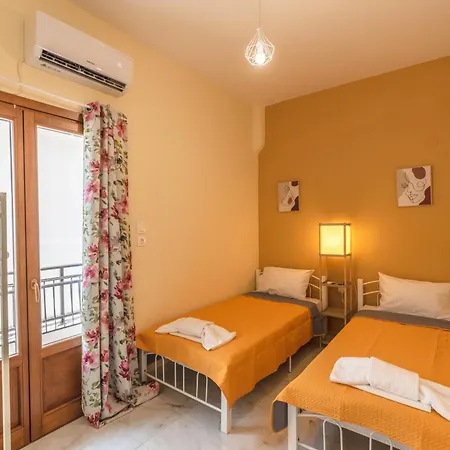 Le Petit Paris * Παναγία