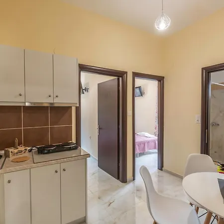 Le Petit Paris Παναγία